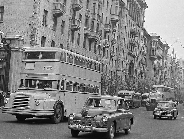 Двухэтажный автобус на улице Горького. Москва. 1960 год